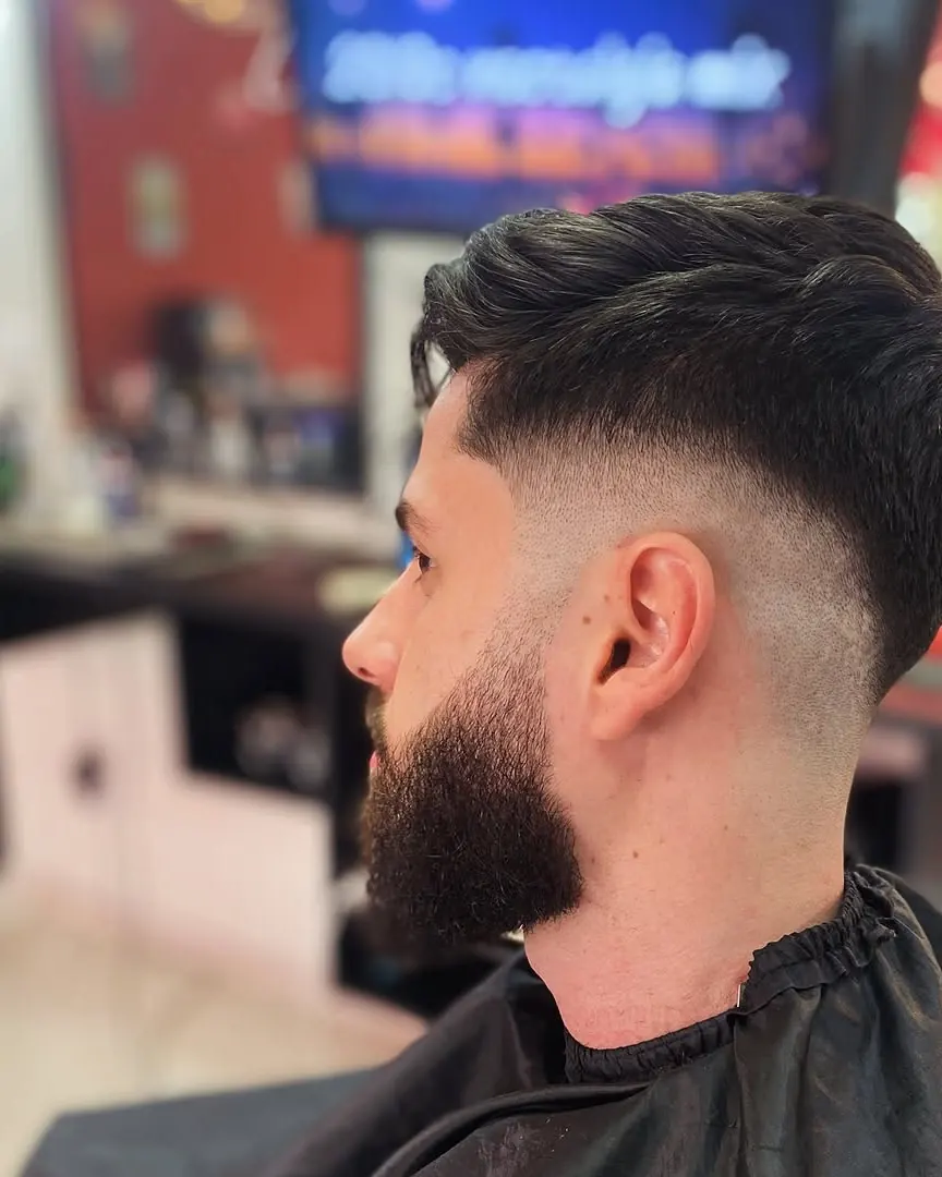 Fade com barba cheia